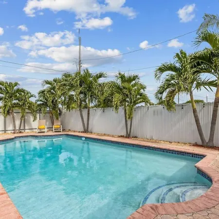 486 Tropical Oasis Sleeps 12 Villa